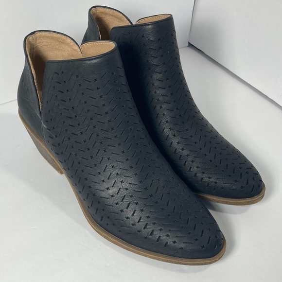 Life Stride Shoes - Life Stride Bootie Women's 6M  Black Cut Out Payton 1 Inch Heel Flex